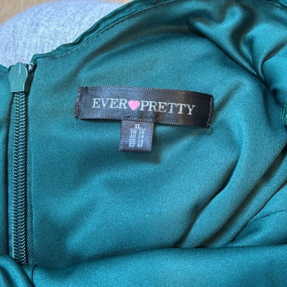 Emerald Maxi Formal Dress - Picture 4 of 4